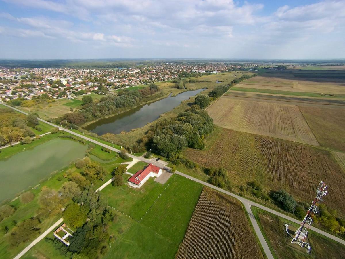 Tiszavilag Pihenohaz Hotel Tiszakécske Exterior foto