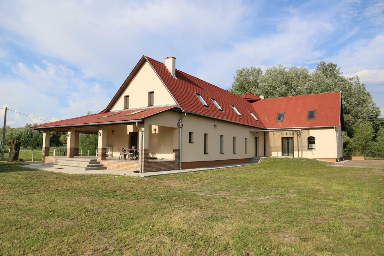 Tiszavilag Pihenohaz Hotel Tiszakécske Exterior foto