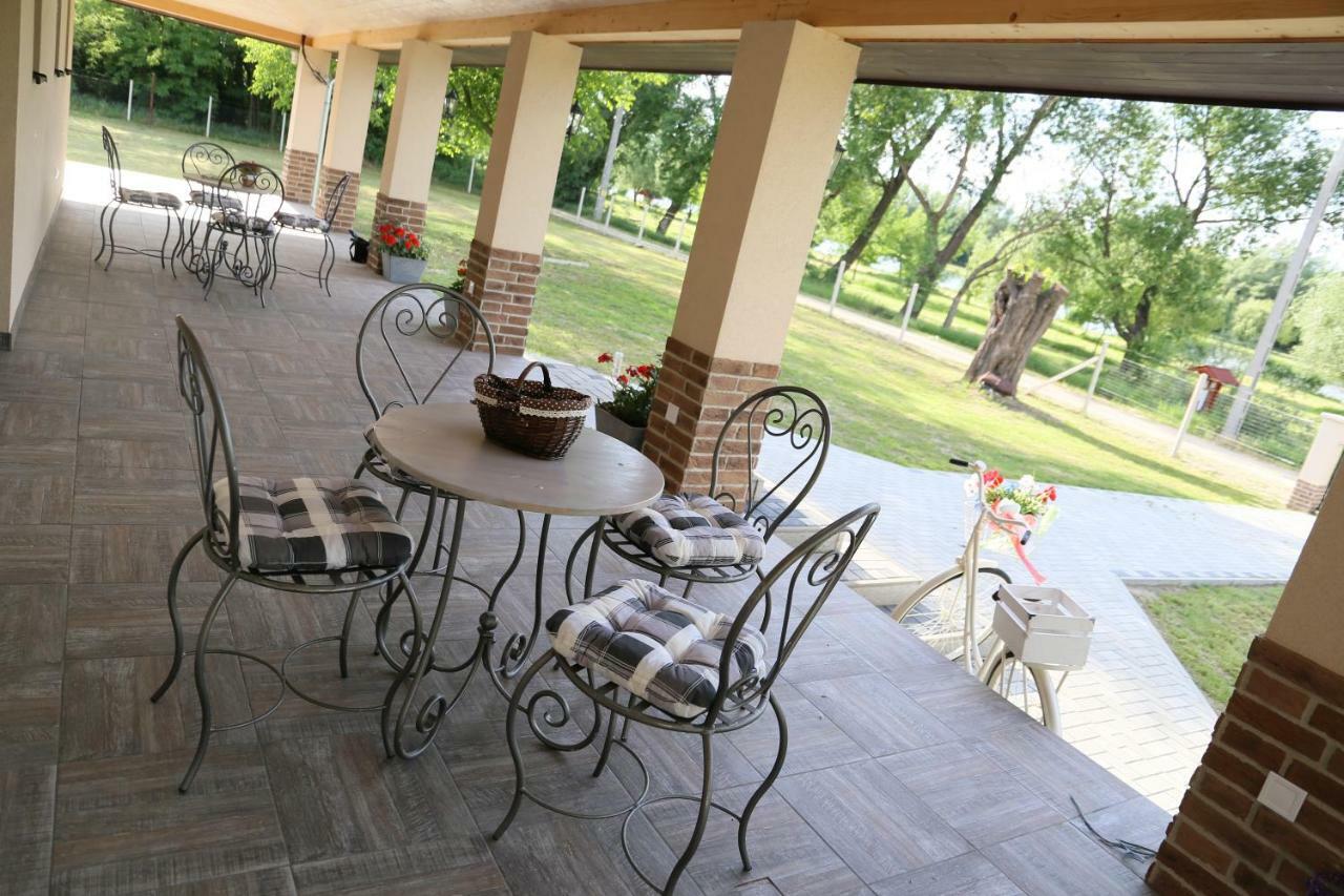 Tiszavilag Pihenohaz Hotel Tiszakécske Exterior foto
