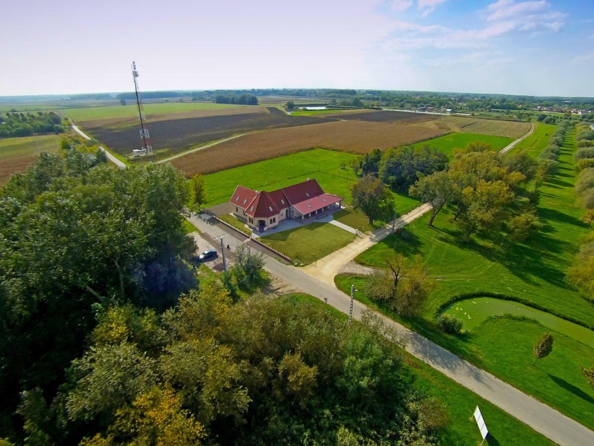 Tiszavilag Pihenohaz Hotel Tiszakécske Exterior foto