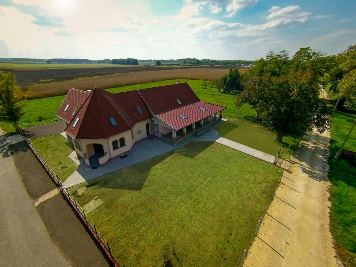 Tiszavilag Pihenohaz Hotel Tiszakécske Exterior foto